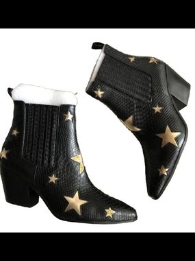Betsey Johnson Black leather ankle boots with gold star details Size 7.5